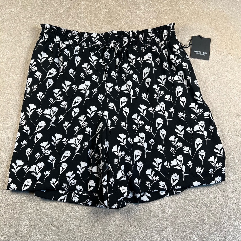 Simply Vera Shorts Black White Floral Stretch Waist NWT Casual Women's Medium